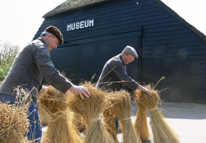 GR117 EENDENBOERDERIJ EN HET VLAS- EN SUIKERMUSEUM